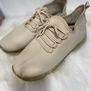 NWOT Razzmatazz taupe women sneakers . Fashionable casual and cute